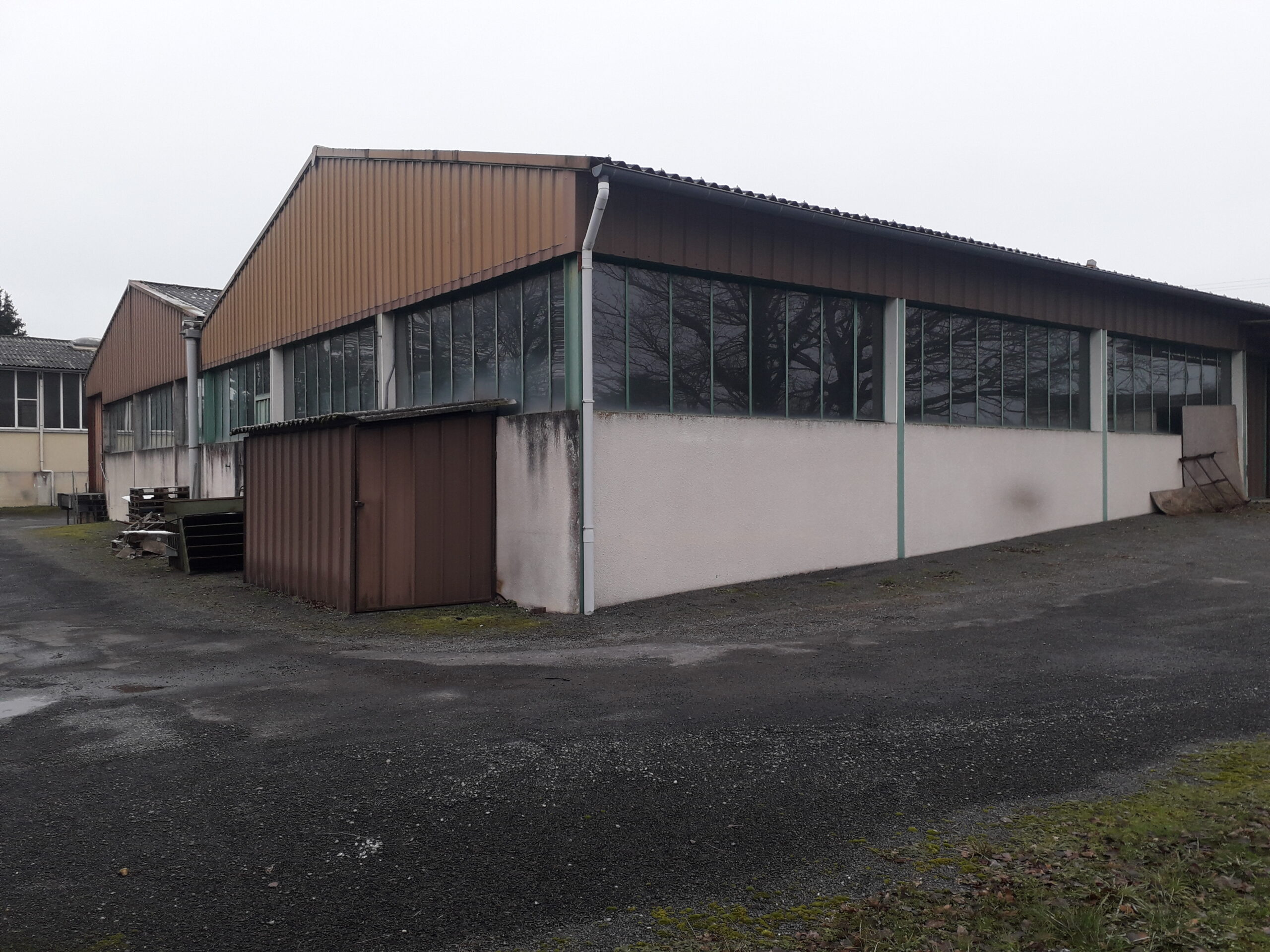 Offre n° 14 – 2 bâtiments de production et de stockage en bordure de RN21 à Nantheuil