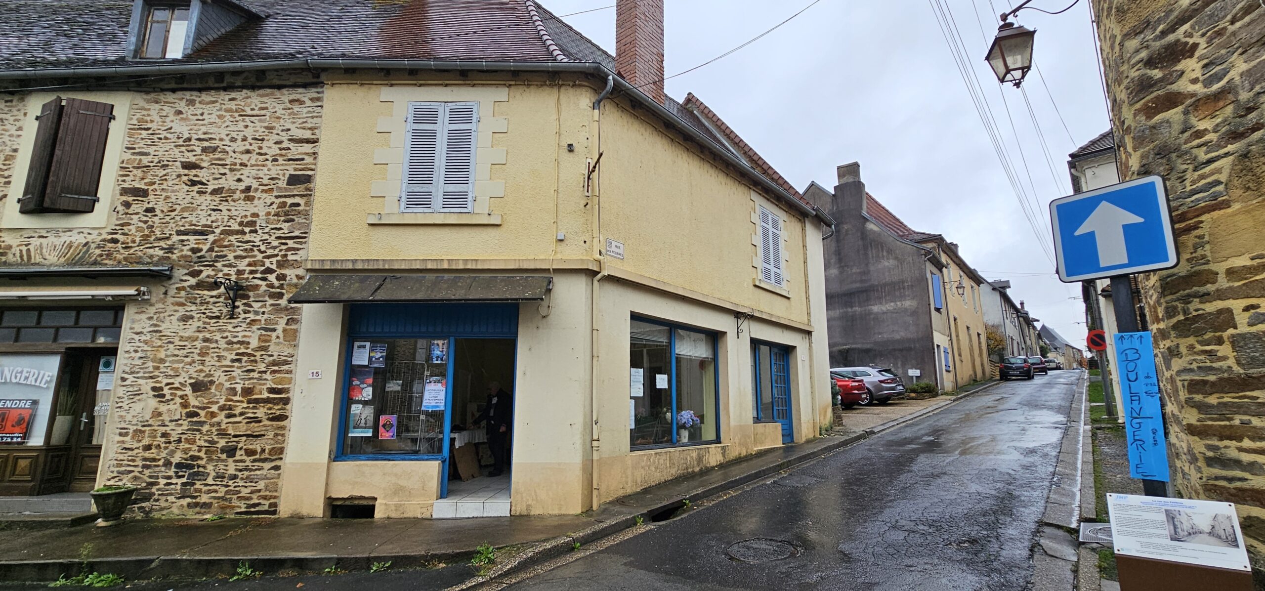 Offre n° 16 – Local commercial d&rsquo;environ 90m² situé en centre-bourg de Jumilhac le Grand